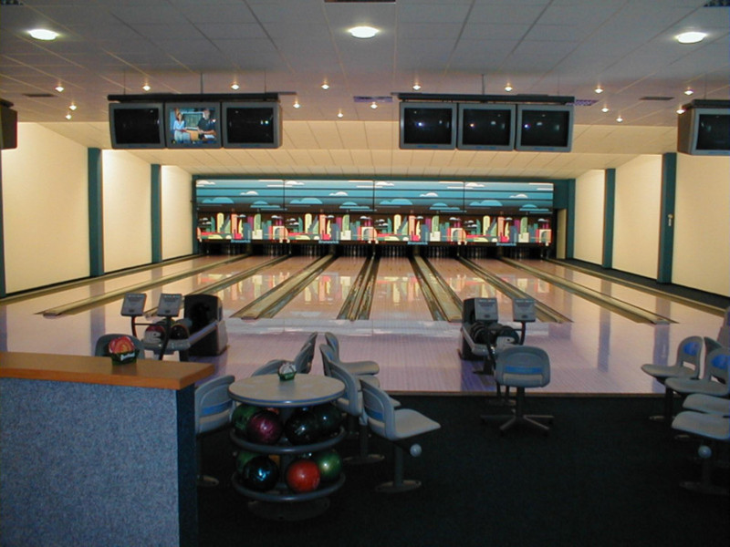 8327 SVAČINA - BOWLING